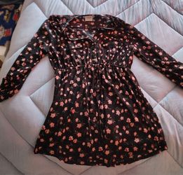 Beautiful Floral Maternity Blouse- Sz M