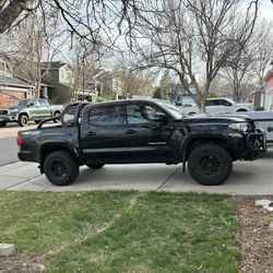 Toyota Tacoma 2016 And Camp Trailer