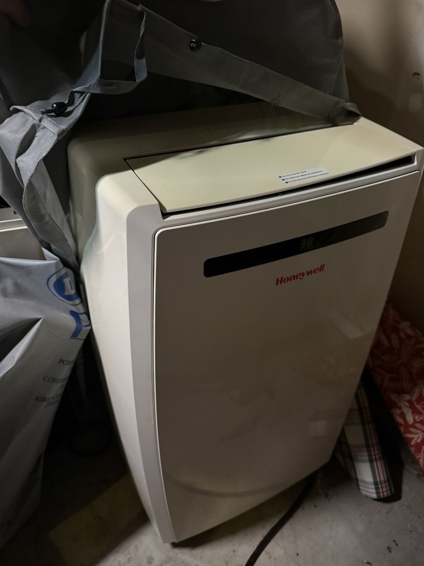 Honeywell Portable AC / Dehumidifier Air Conditioner AC 10,000 BTU