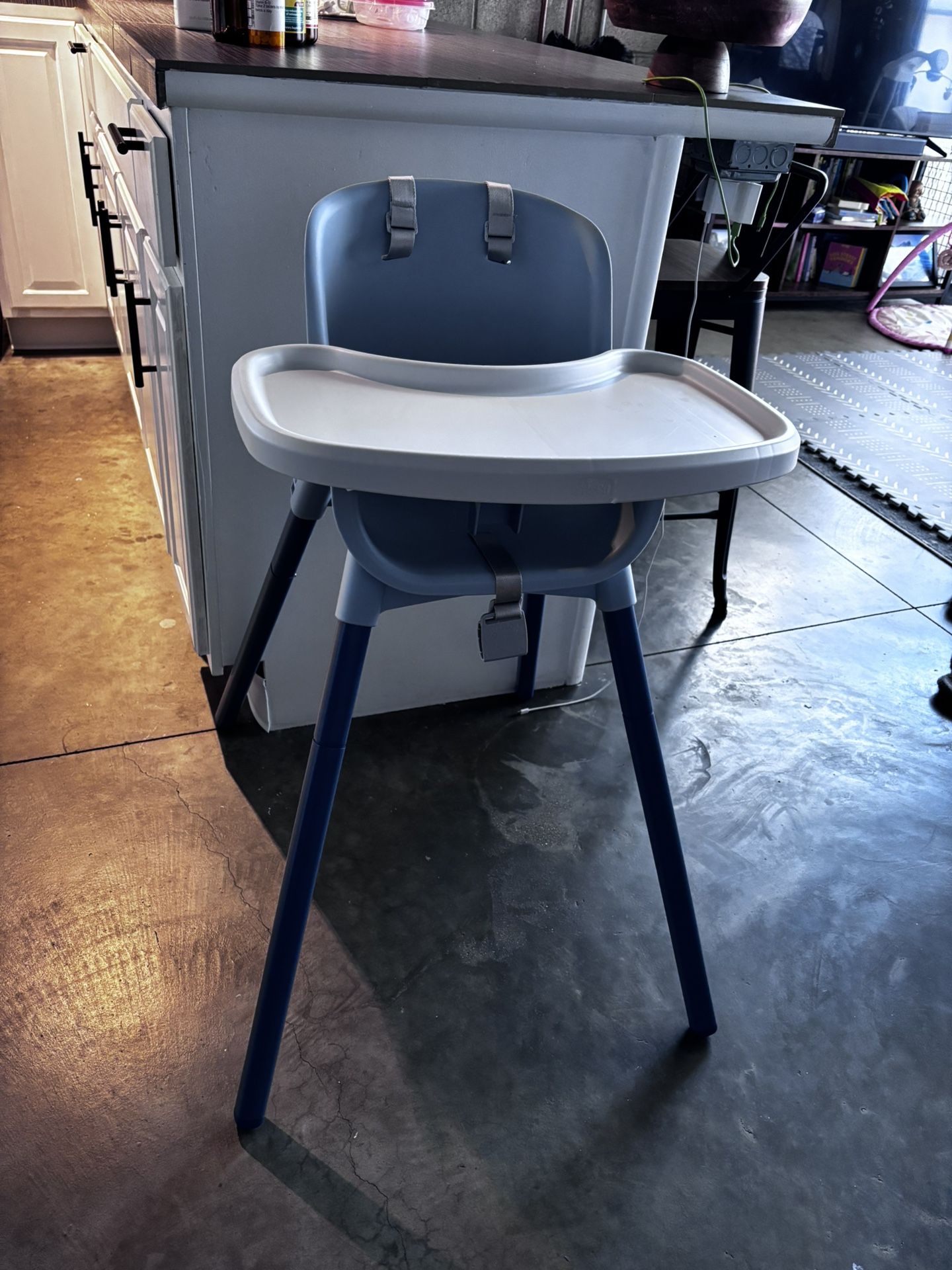 Baby High Chair - Barely Used - Pick Up At The Corner Of Olive And Fourth St (in Front Of ACE hardware) DTLB 