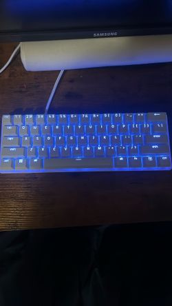 brand new razor huntsman mini and mouse with brand new mouse pad (has boxes)