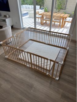 Baby / toddler playpen and play mat