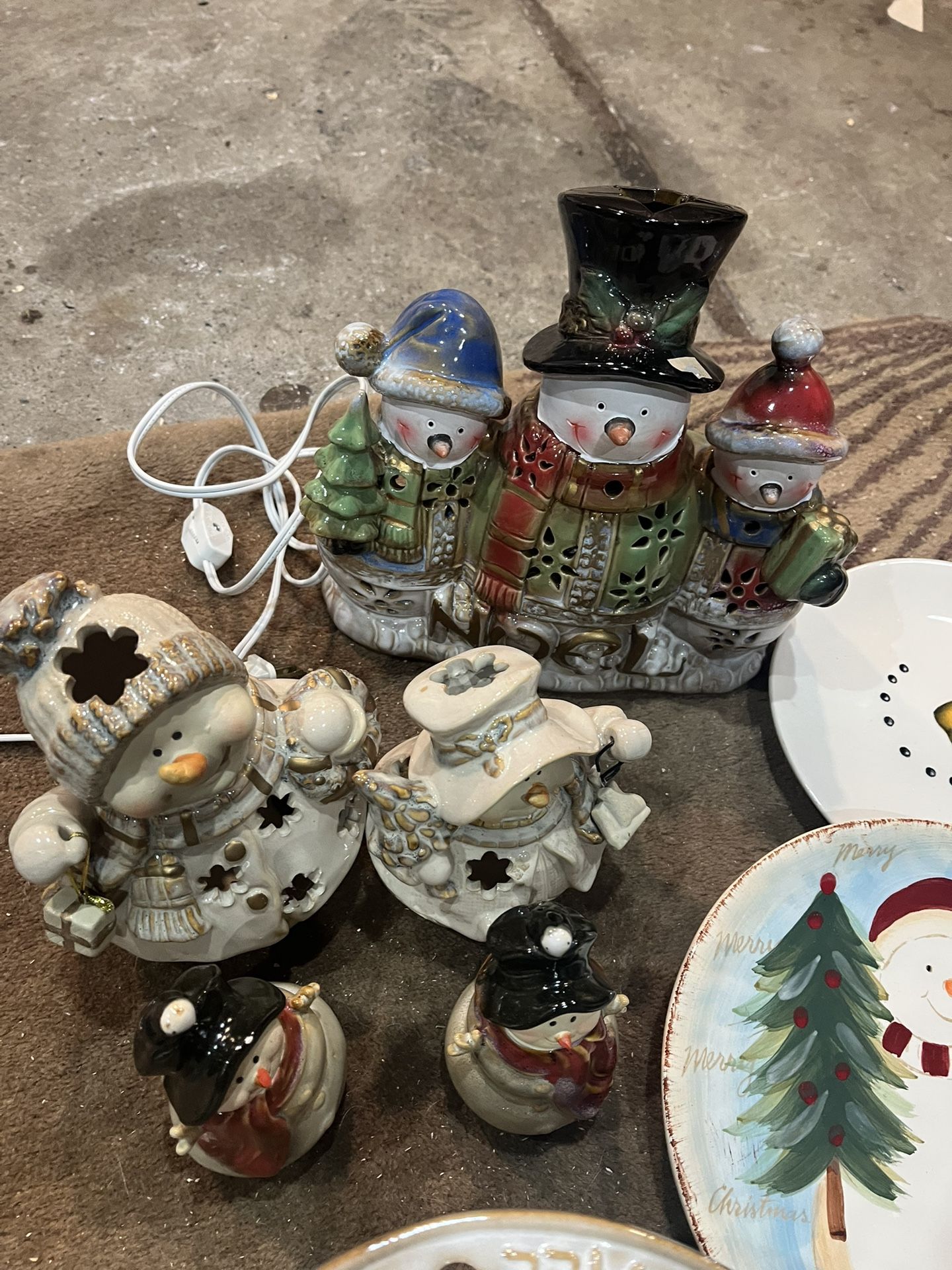Snowman decor and plates two separate sets
