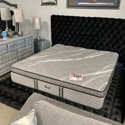 Gorgeous King Bed Only $1,299 ✨🖤 Easy Financing Available ✨🤍 Free Delivery 🚚 
