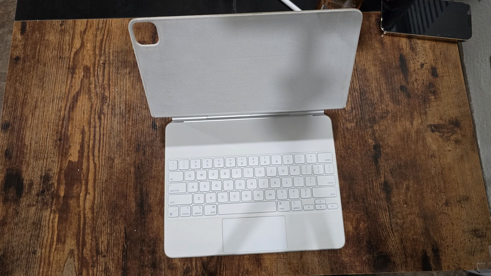 Apple Magic Keyboard: iPad Keyboard and White case 