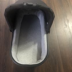 New Uppa Baby Bassinet Only With Cover 