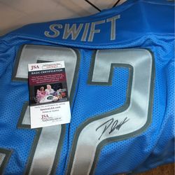 D'Andre Swift Signed Jersey (JSA) 