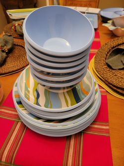 Indoor/Outdoor Lunch/Dinner Plates/Bowls and Serveware