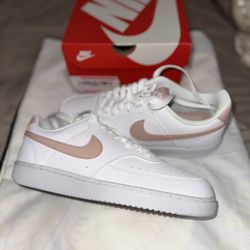 Nike Sneakers 