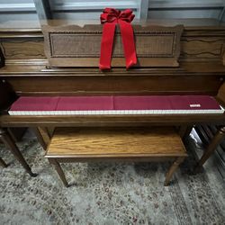 YAMAHA M212 DESIGNER UPRIGHT PIANO! FREE DELIVERY & TUNING!