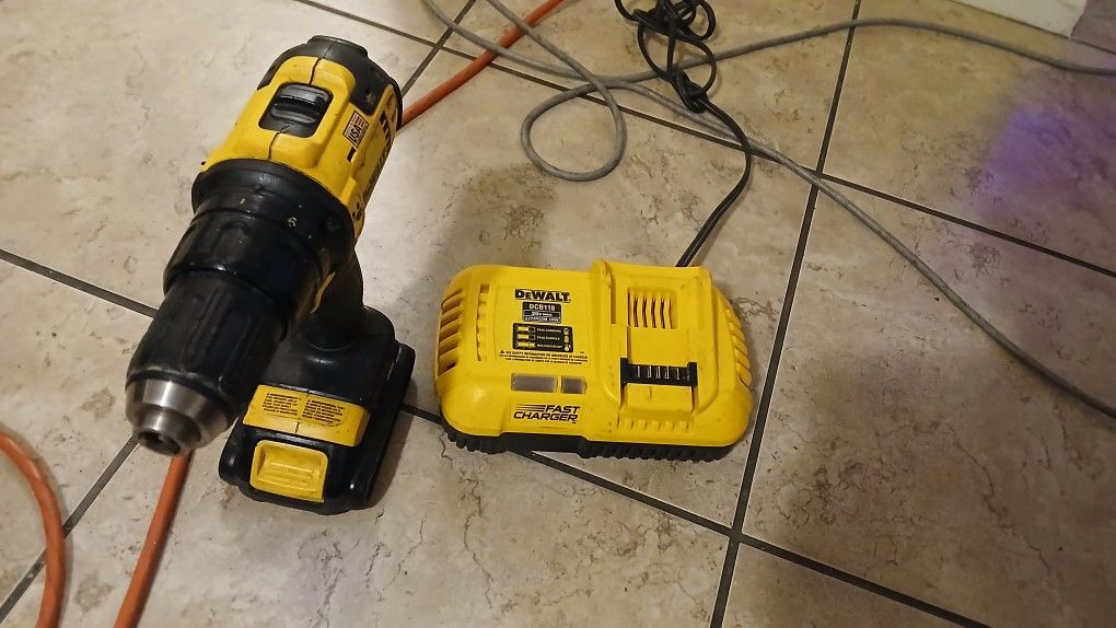 DeWalt 20 Volt Cordless Drill And Charger