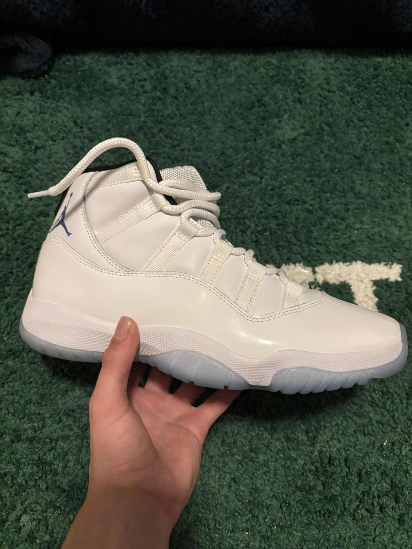 Jordan 11 Legend Blue (2024) Size 9.5 Mens