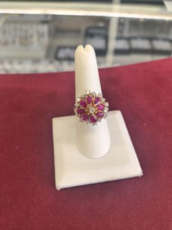 14j solid gold Ring 8.2 grams size 8 layway available 10% Dwon if you interested please make sure you ask for Maribel thank you
