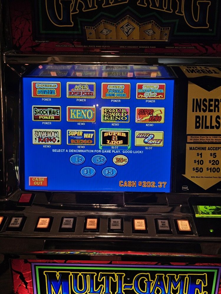 IGT Gameking Slot Machine With Blackjack Poker And Slots
