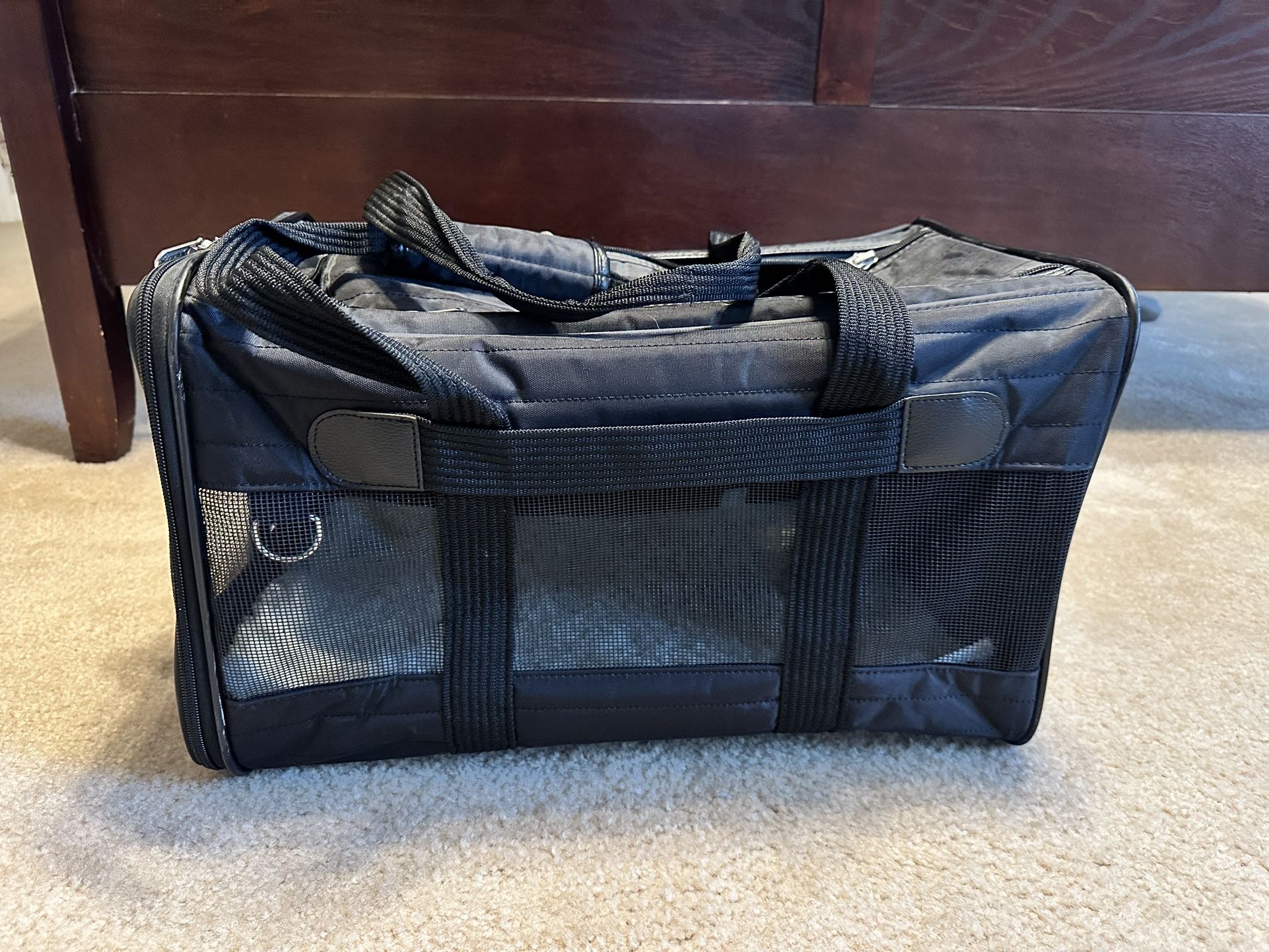 SHERPA Pet Carrying Case