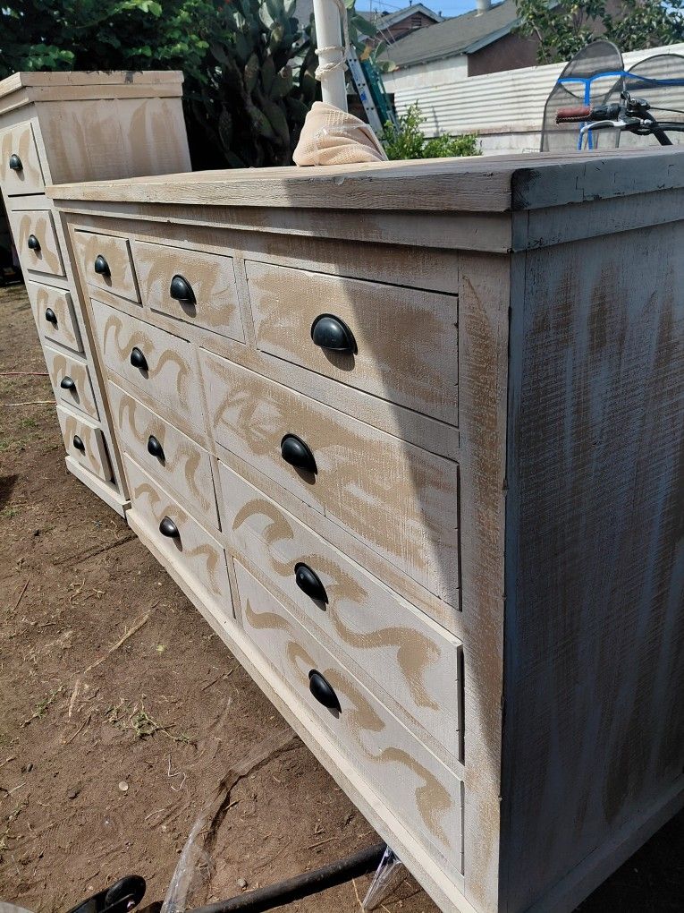 Drawer Dressers 