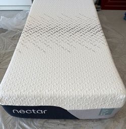 Nectar Premier Memory Foam, Twin XL, Like New, Excellent Condition