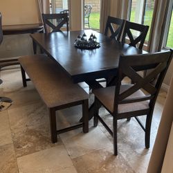Wooden Dining Table- Excellent Condition 