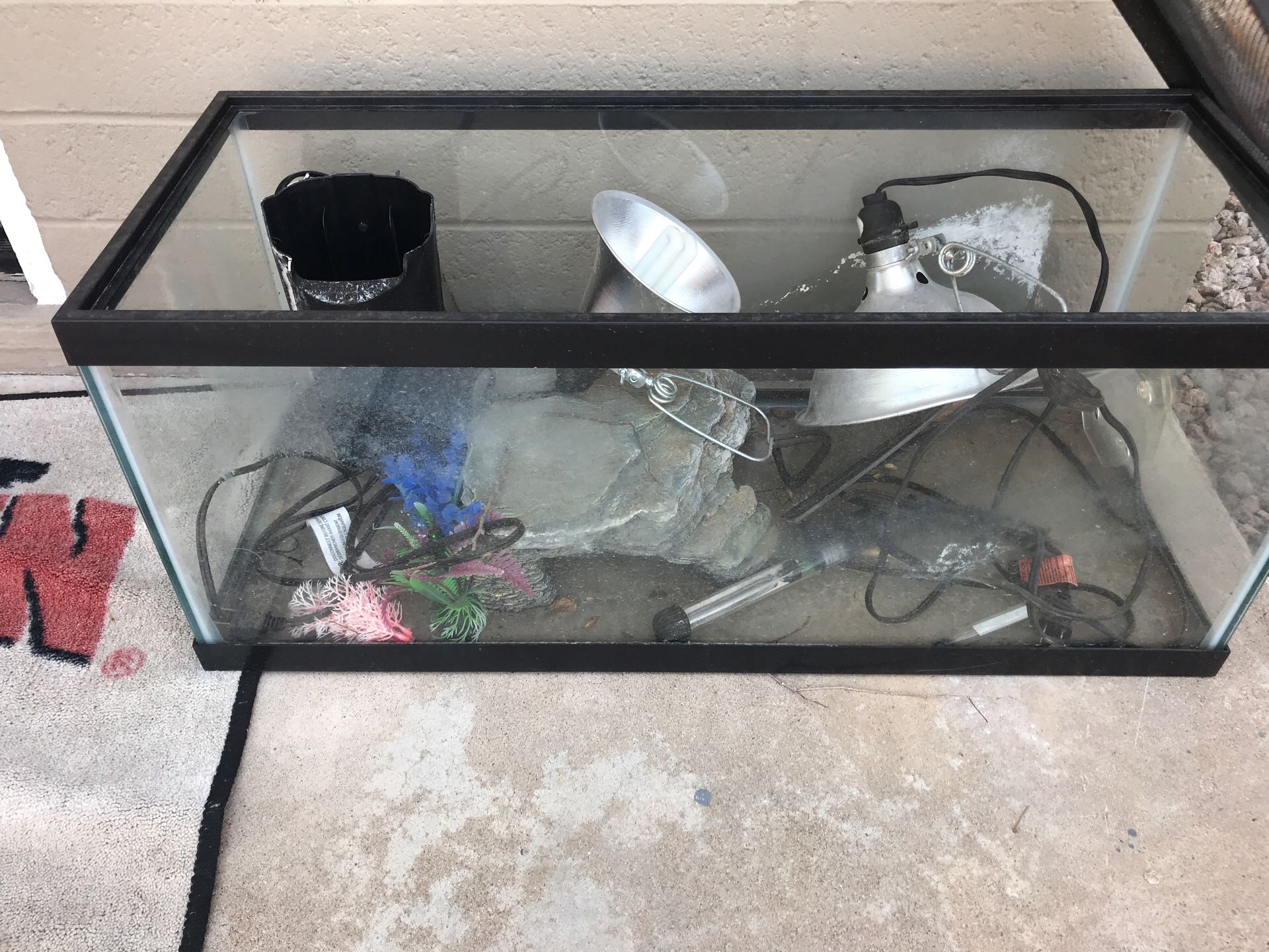 Turtle or snake or fish tank with ramp, lights and cover 20 gallons