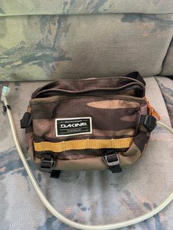 Dakine hydration waist pack