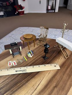 Dollhouse Miniatures