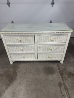 Vintage Wicker 6 Drawers & Glass Top.