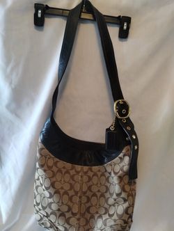 Coach Bag... Zipper Is Broken 