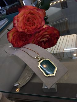 Ladies 18k Yellow Gold Malachite Pendant