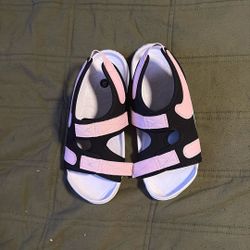 Nike Size 7Y Sandals 