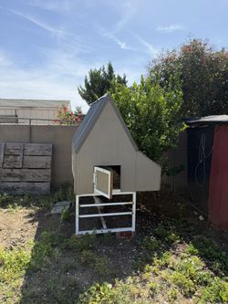 Heavy Duty Hen Chicken House