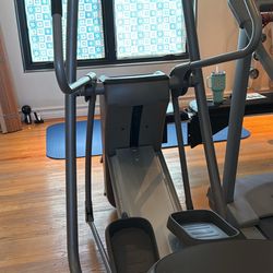 Precor EFX 5.33 Commercial Elliptical – Premium Condition