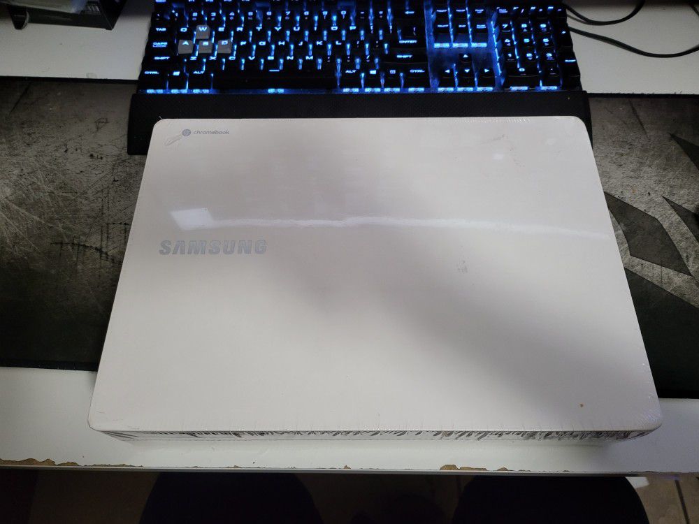 SAMSUNG Galaxy Chromebook 13.3" UHD AMOLED - HD Intel Core I-5 Processor (256GB Storage, 8GB RAM) - 2020 Model - US Warrant