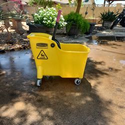 Rubbermaid 5 Gallon Mop Bucket