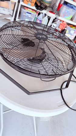 Wall or ceiling fans