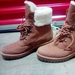 NEW* Women's Timberland Boots🥾 W/Fur Size 9.5