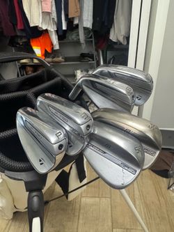 Taylormade p-790 lefty set with Titelist wedges