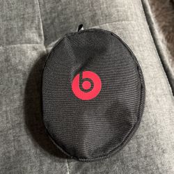 red apple beats