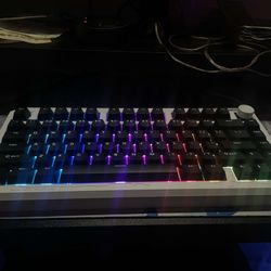 (New in the box) 75% wireless aluminium mechanical keyboard with sticker for customization