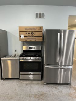 ✨ Beautiful 4-Piece Kitchen Appliance Package! ✨