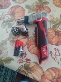 New Milwaukee M12 PEX EXPANDER With 3 Atasmets And  One  Battery 