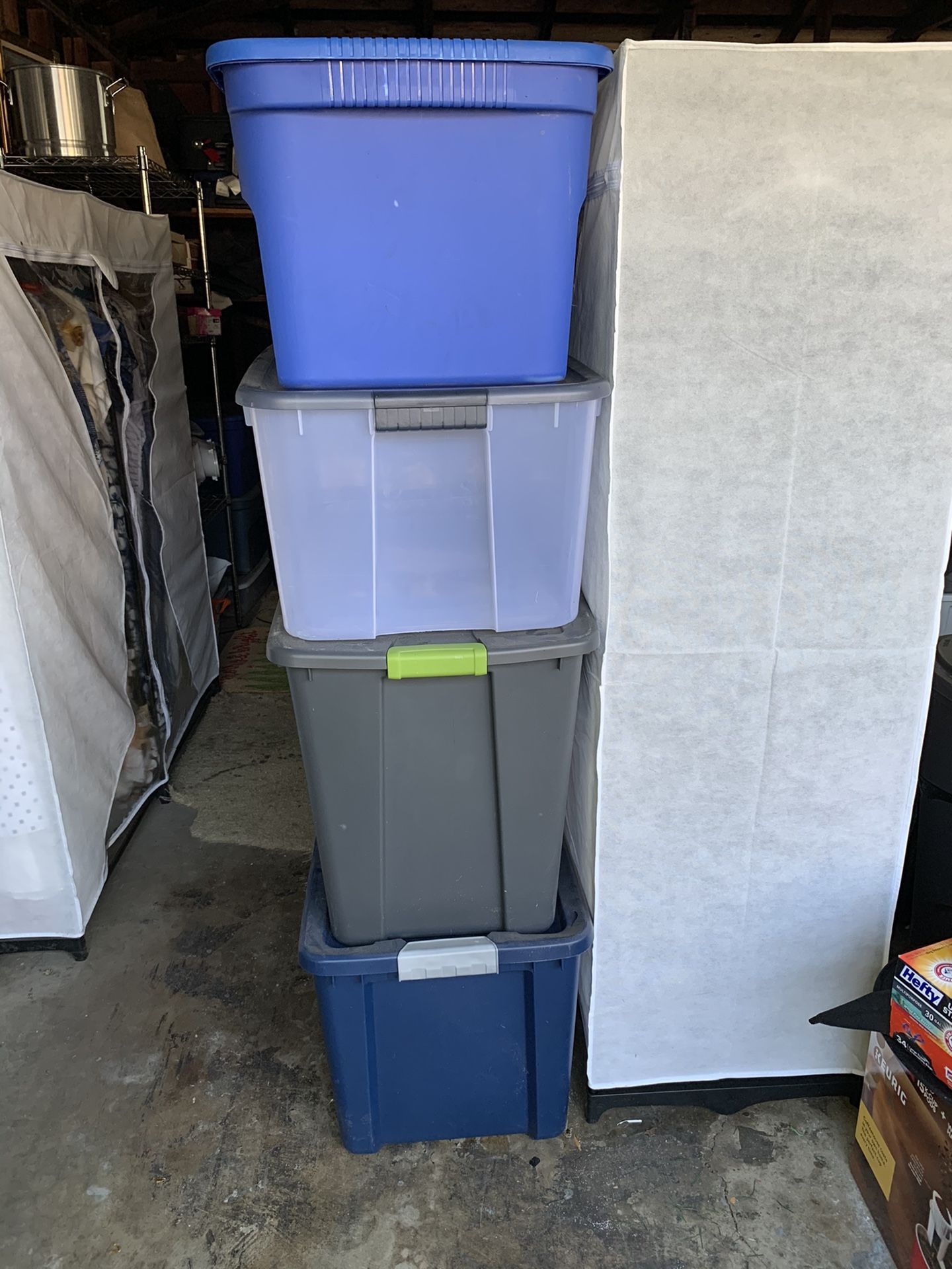 4 free empty storage containers