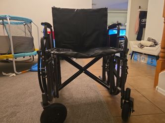 Extra Wide 22'' Wide Wheel Chair *Like New*