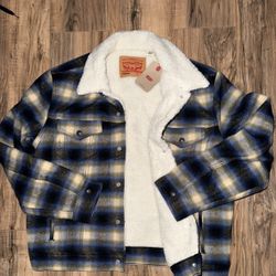 New Men’s Size Medium Levi’s Plaid Sherpa Jacket 
