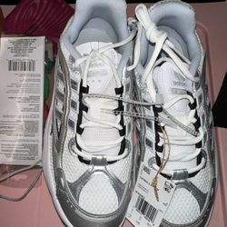 Adidas Women’s Shoes 7.5