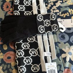 Mk Scarf And Glove Set 