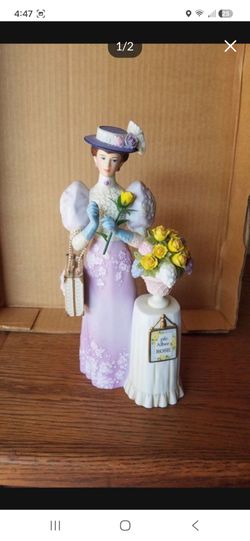 AVON**THE 2001 Mrs. P.F.E. ALBEE Award**Porcelain Figurine*FULL SIZE