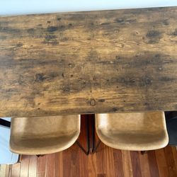 Breakfast nook with bar stools