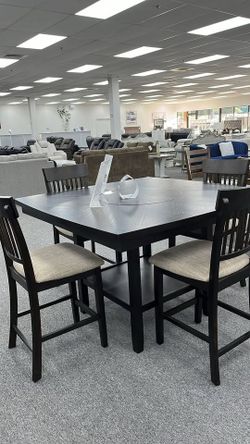 Brand New Counter Height Dining Set w/Spinning lazy susan