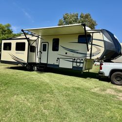 2016 Fifth Wheel Trailer 