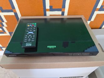 SONY  Ultra HD Blu-ray/DVD Player UBP-X700 with remote